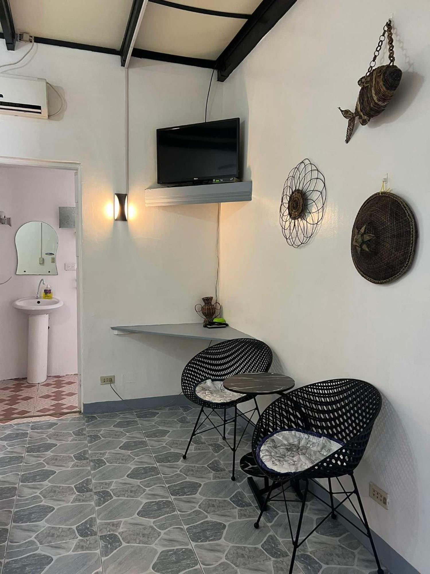 Ice Bear Bar & Tourist Inn Dauis Habitación foto